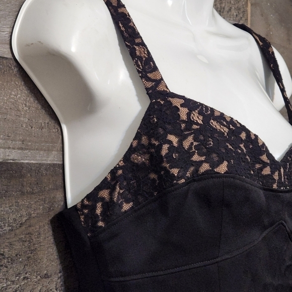 New BCBGMAXAZRIA Corset Crepe Tank Top - Picture 6 of 9